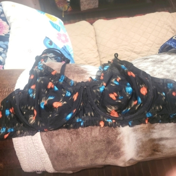 🍁🍂Torrid 2 Ruched Mesh Ruffle Underwire Bra - Picture 3 of 5